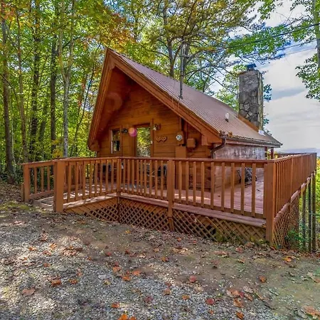 Cute Studio Cabin! Views! Private. Hot Tub. Relax!